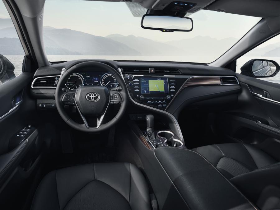 Торпедо Toyota Camry Hybrid 2019 года  (EU) (фото 22 из 45)